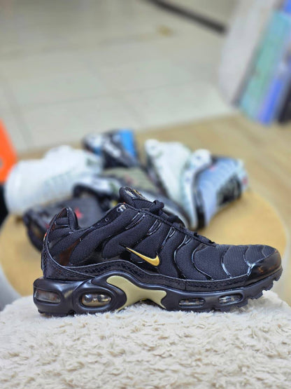 Nike

105 dhs🇦🇪🇦🇪🇦🇪

40 to 45

Zain26
♥️♥️♥️