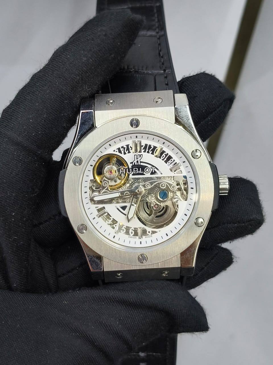 Hublot automatic 
350 dhs✅

Zain25
♥️♥️♥️