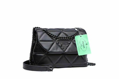 Prada
90 dhs💓 
high quality 24cm

Zain26
♥️♥️♥️