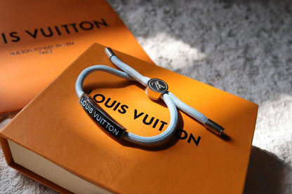 LV 
Master Bracelet 
75 dhs🪙🌨️ 

With Box And Paper Bag
🎁🎁🎁

Zain33
♥️♥️♥️