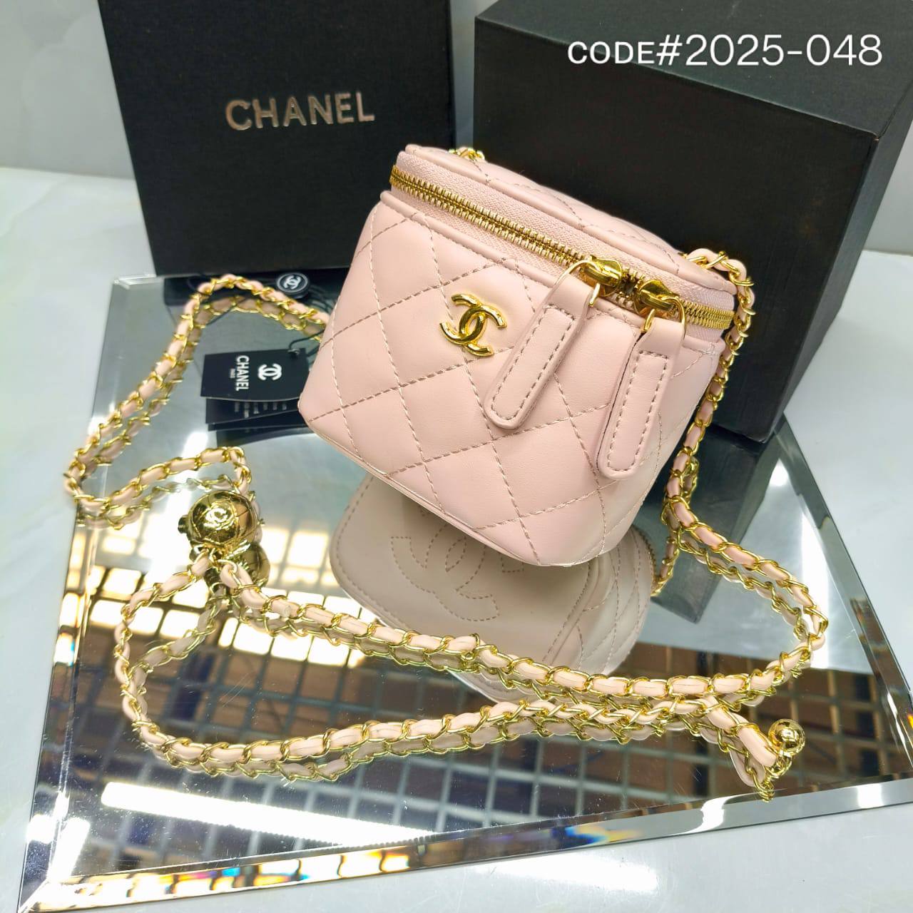 CHANEL ᴍɪɴɪ ᴠᴀɴɪᴛʏ
sʟɪɴɢ ᴄʀᴏssʙᴀɢ
ɢᴏʟᴅ ʜᴀʀᴅᴡᴀʀᴇ
sɪᴢᴇ : 11.5 cm
ᴡɪᴛʜ BOX

70 dhs✅

Zain31
♥️♥️♥️