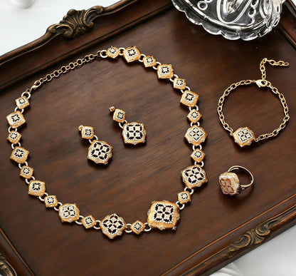 MASTER SET
NECKLACE 
BRACELET 
EARRINGS 
RING
 330 DHS🇦🇪🇦🇪💫✨

Zain89
♥️♥️♥️
