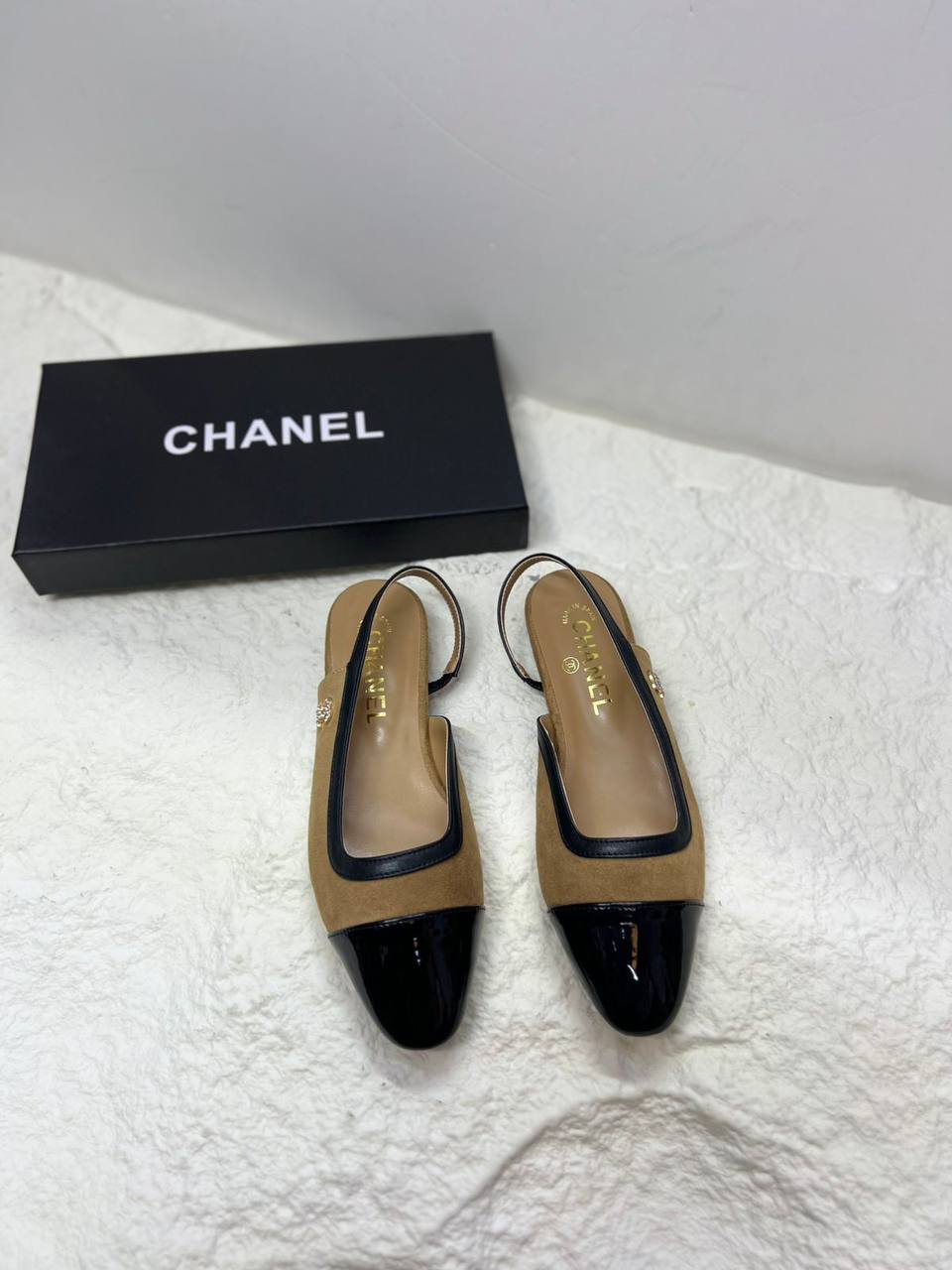 CHANEL
SIZE 36-41
105 dhs✅

Zain21
♥️♥️♥️