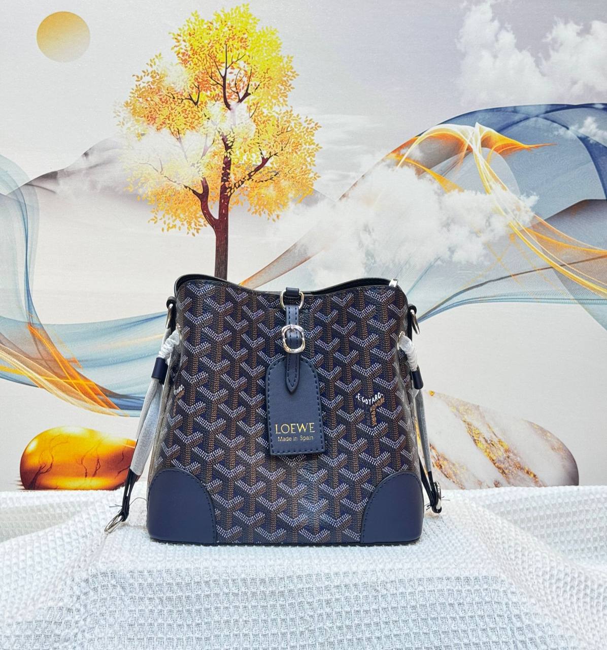GOYARD
BEST QUALITY WITH BOX’S 
110 dhs✅
size 21CM

Zain290
♥️♥️♥️