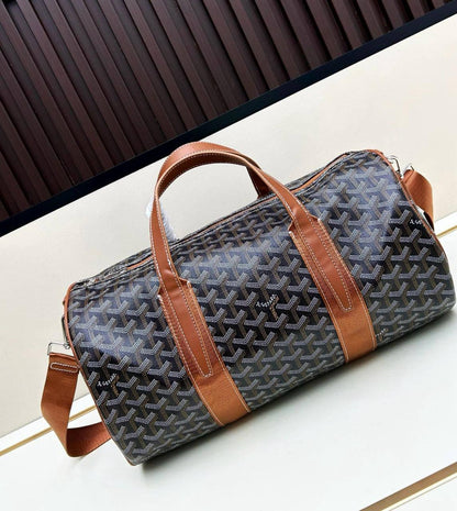 GOYARD Traveling Bag
Good Quality 
115 dhs🪙🖤

Zain250
♥️♥️♥️