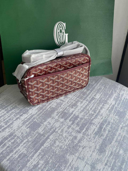 GOYARD                                                                  *Messenger bag*                                                                                 *Master quality*        
350 dhs🪙🖤

Zain179
♥️♥️♥️