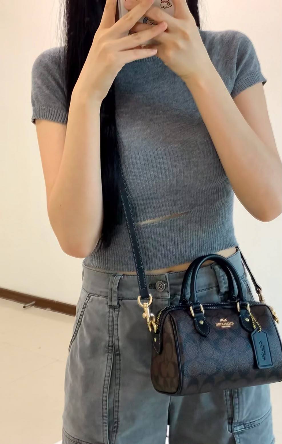 Coach

90 dhs🇦🇪🇦🇪

size：16cm
With the box

Zain35
♥️♥️♥️