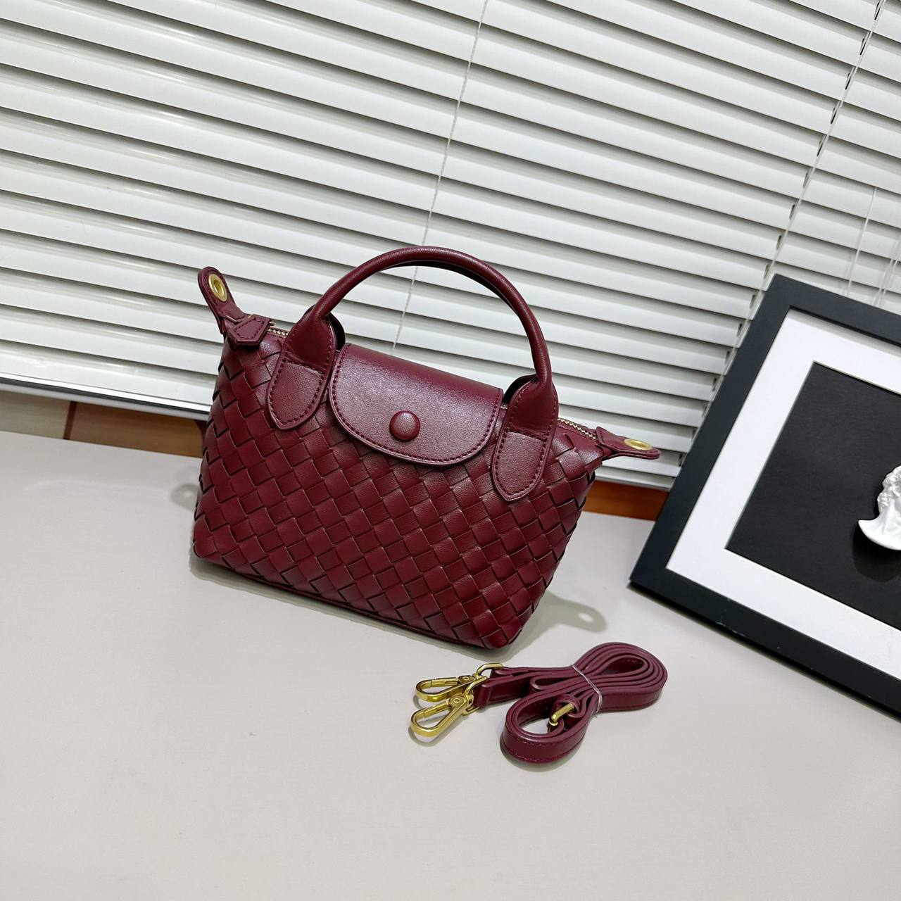 Bottega
✨✨NEW ✨✨
85 dhs🪙🌨️

with box
🎁🎁🎁

Zain38
♥️♥️♥️