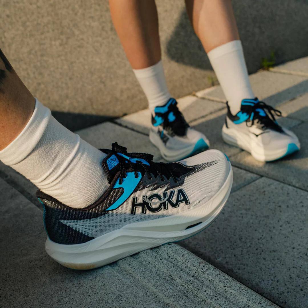 Hoka One One Rocket X 3 White Black Blue ，
Size 36-45 ，
250 dhs🪙💚

Zain18
♥️♥️♥️