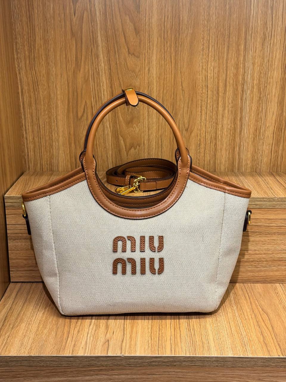 MIU MIU
BEST QUALITY 

WITH BOX’S 
🎁🎁🎁

90 dhs✅
SIZE 24CM

Zain290
♥️♥️♥️