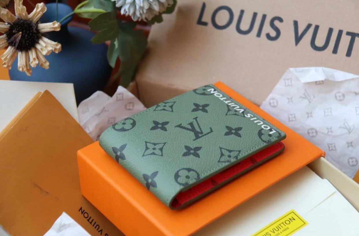 LV Master Wallet
110 dhs🪙💕

Zain33
♥️♥️♥️