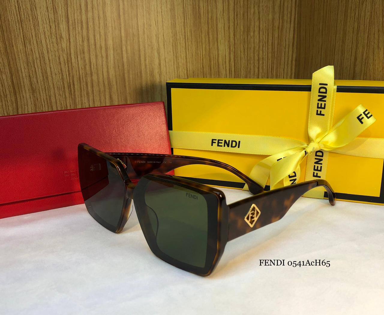 Fendi
master quality 
180 dhs💓

Zain126