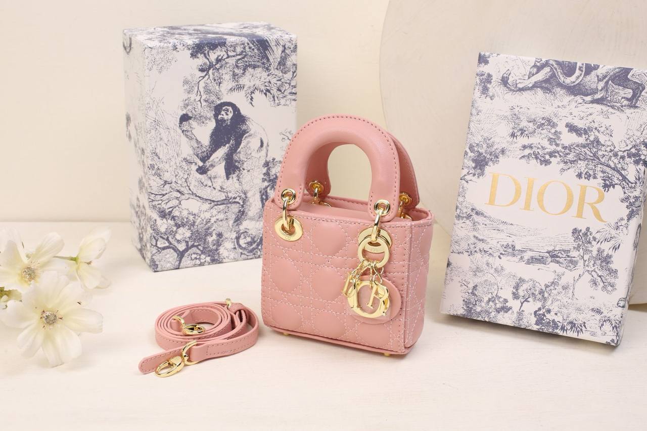 Dior

withbox 
🎁🎁🎁

100 dhs🌺

Zain143
♥️♥️♥️