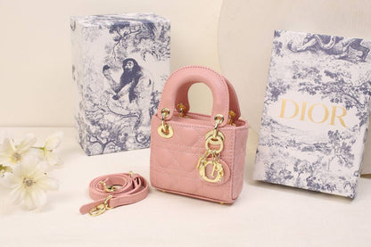Dior

withbox 
🎁🎁🎁

100 dhs🌺

Zain143
♥️♥️♥️