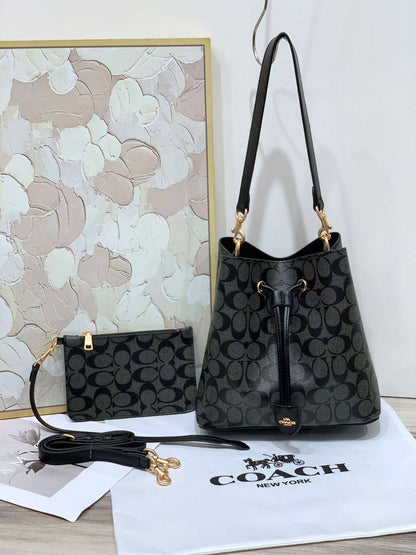 COACH
24cm

Microfiber, Good Quality
110 dhs🪙🌨️ 

Zain254
♥️♥️♥️