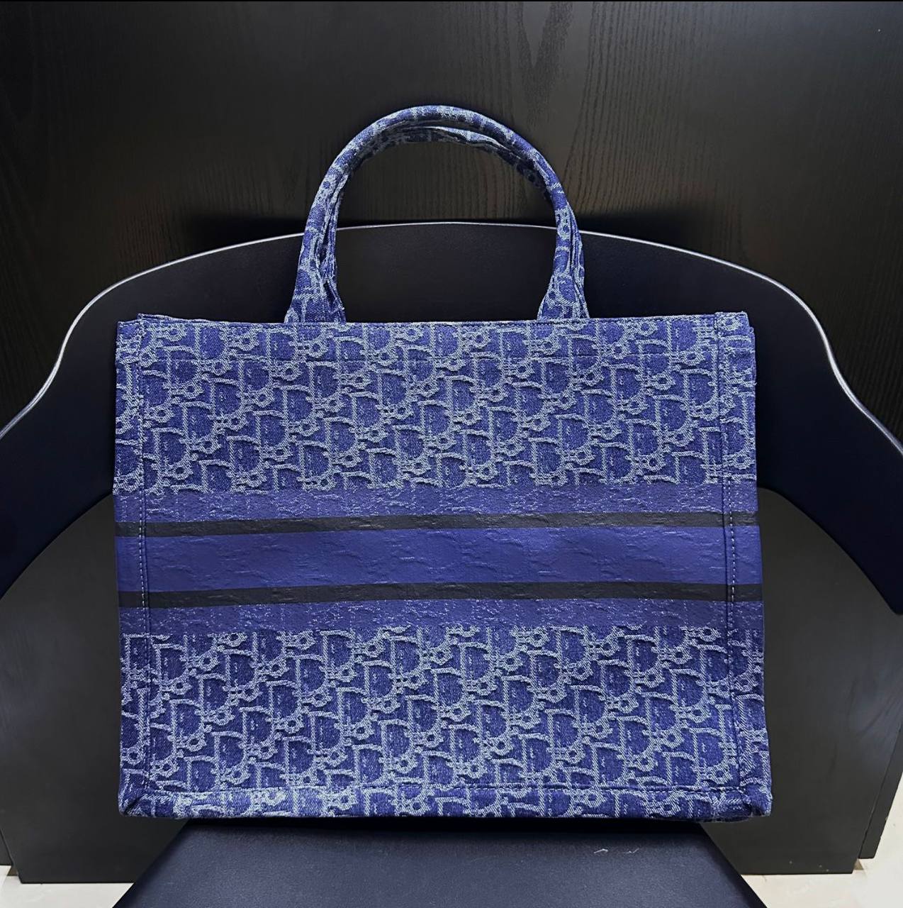 DIOR TOTE BAG 
 HIGH QUALITY ,
SMALL SIZE 105 DHS🇦🇪🇦🇪
BIG SIZE 120 DHS🇦🇪🇦🇪

Zain295
♥️♥️♥️
