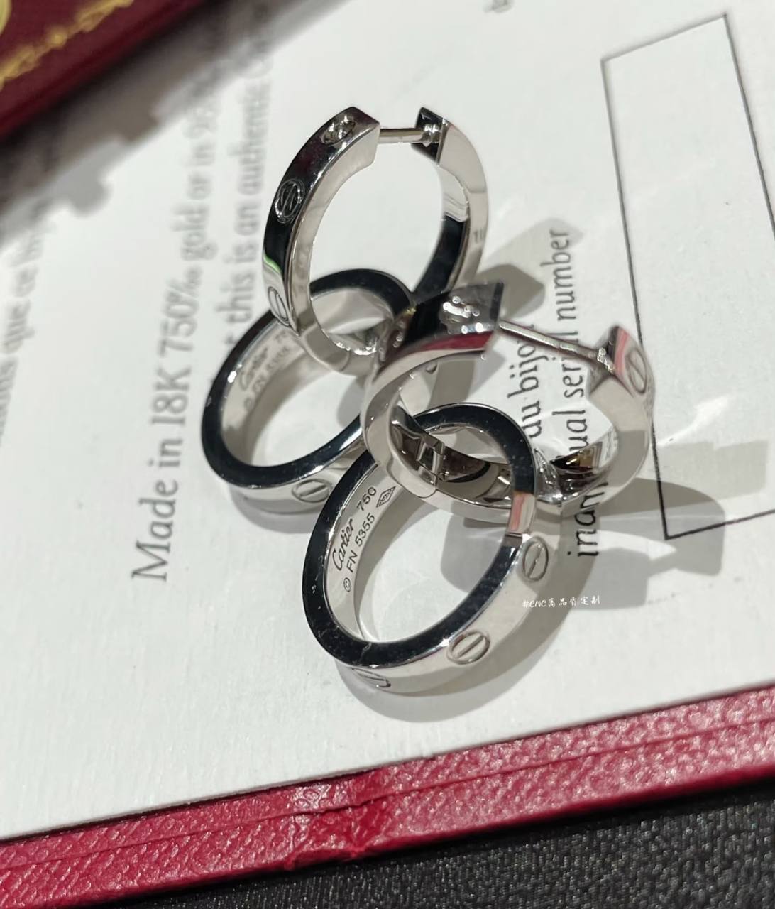 Cartier 
Earring 🦋
Master quality 💯
With normal boxes 🗃️ 
45 dhs🇦🇪🇦🇪

With master box 📦 
85 dhs🇦🇪🇦🇪

Zain21
♥️♥️♥️