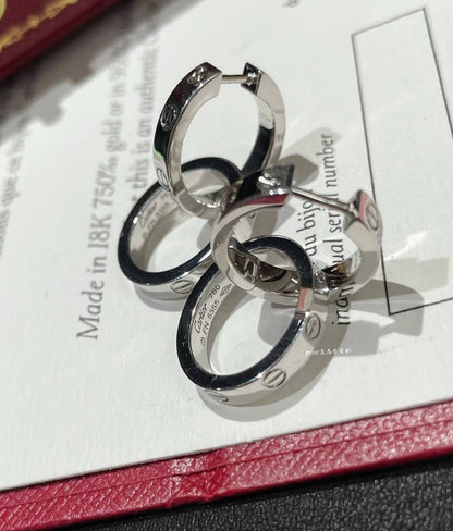 Cartier 
Earring 🦋
Master quality 💯
With normal boxes 🗃️ 
45 dhs🇦🇪🇦🇪

With master box 📦 
85 dhs🇦🇪🇦🇪

Zain21
♥️♥️♥️
