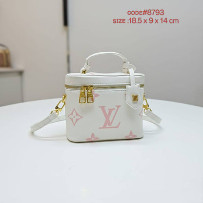 LV
ᴠᴀɴɪᴛʏ ᴍᴀᴋᴇ ᴜᴘ ʙᴀɢ
ᴍᴀᴛᴛᴇ MM ᴍᴏɴᴏɢʀᴀᴍ
ɢᴏʟᴅ ʜᴀʀᴅᴡᴀʀᴇ 
ᴡɪᴛʜ ʟᴏɴɢ ʙᴇʟᴛ sᴛʀᴀᴘ
sɪᴢᴇ: 18.5 cm

70 dhs🪙🌨️

Zain31
♥️♥️♥️