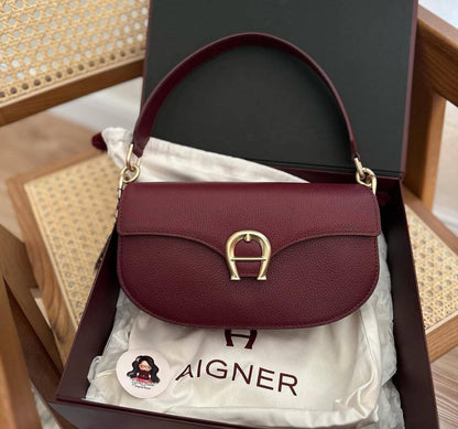 Aigner
100 dhs✅
with box
21.5/7/12

Zain07
♥️♥️♥️