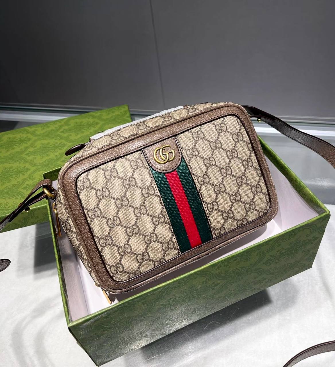 GUCCI 
UNISEX GOOD QUALITY 
WITH BOX 
🎁🎁🎁

95 dhs✅

Zain39
♥️♥️♥️