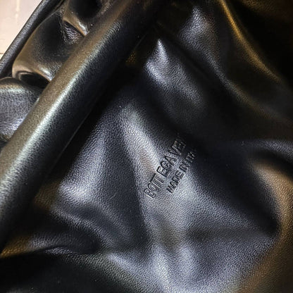 BOTTEGA

 NEW CAME
 GOOD QUALITY 

WITH BOX 
🎁🎁🎁

95 dhs🪙🌨️

Zain39
♥️♥️♥️