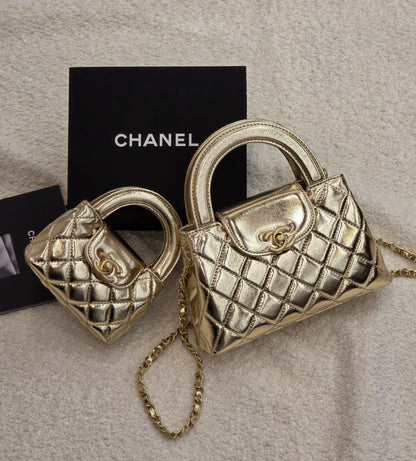Chanel

 20Cm 
230 dhs🌺

 12Cm
170 dhs🌺

     WITH BOX
🎁🎁🎁

Zain131
♥️♥️♥️