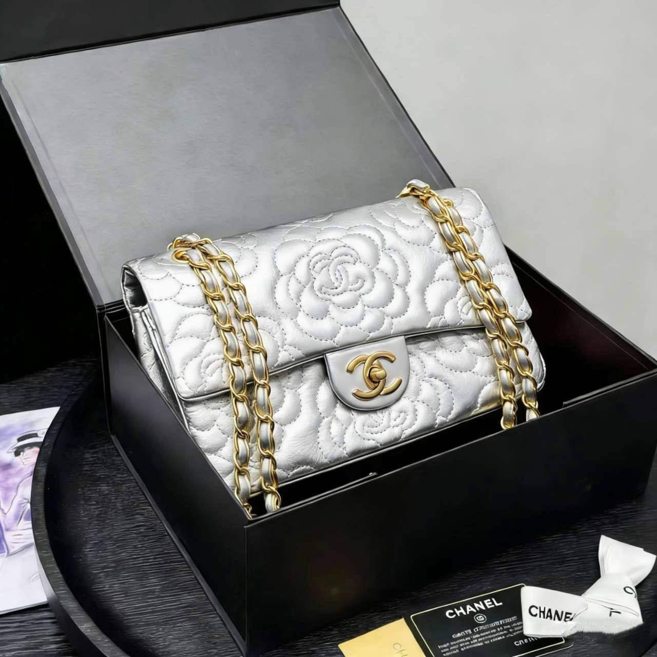 CHANEL 
NEW CAME GOOD QUALITY 
WITH BOX 
🎁🎁🎁

115 dhs🪙🌨️

Zain39
♥️♥️♥️
