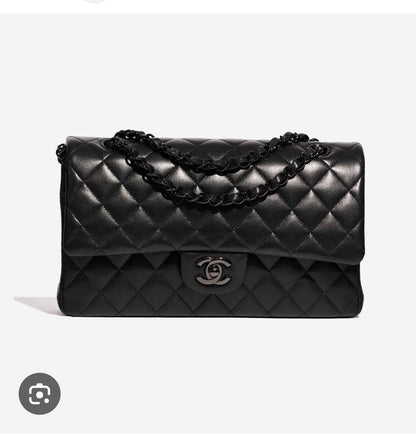 CHANEL 
GOOD QUALITY 
130 dhs🇦🇪🇦🇪
SIZE 28CM

Zain200
♥️♥️♥️
