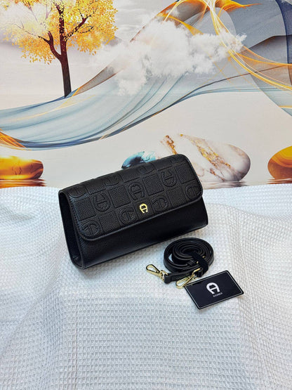 Aigner
Best quality 

with box’s 
🎁🎁🎁

100 dhs💓
size 24 cm

Zain175
♥️♥️♥️