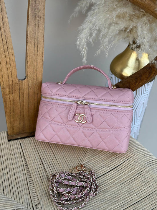 New collection✨✨✨
CHANEL
19cm
340 dhs❣️
Top quality 
With box🎁

Zain167
♥️♥️♥️