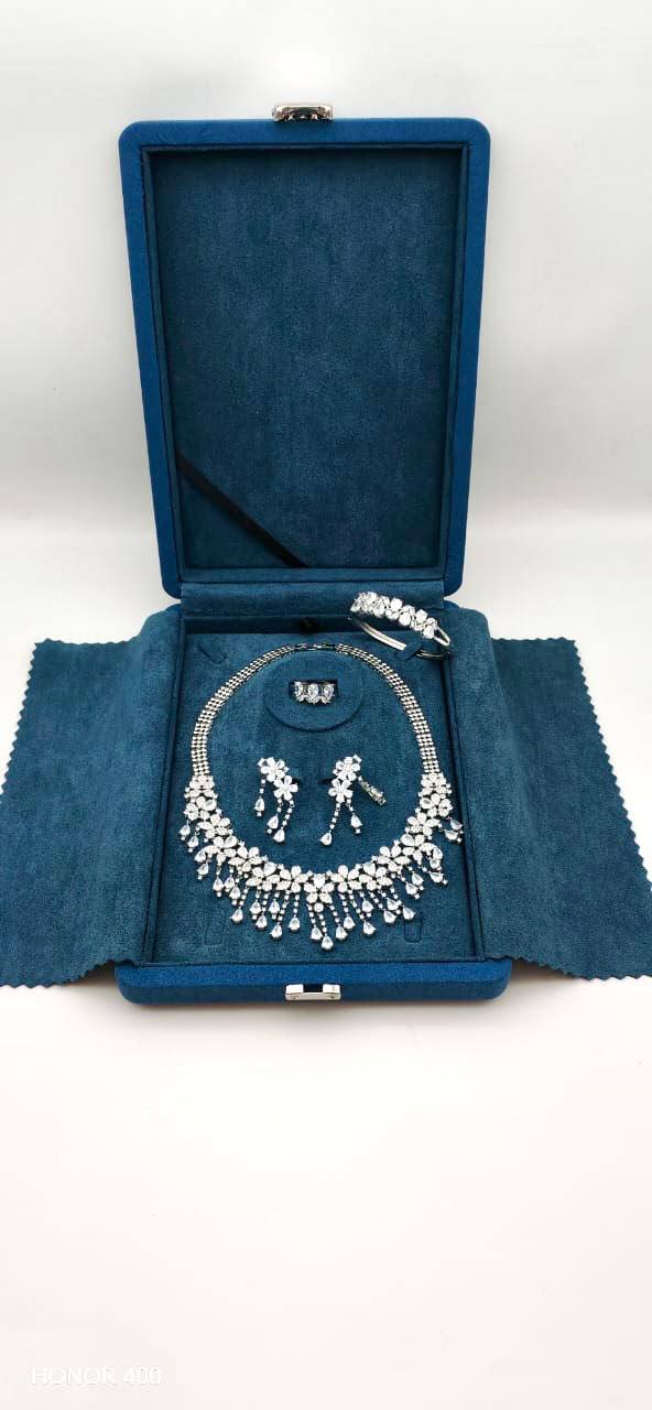 Sets

360 dhs🇦🇪 set with same box

280 dhs🇦🇪  set without box

Zain112
♥️♥️♥️