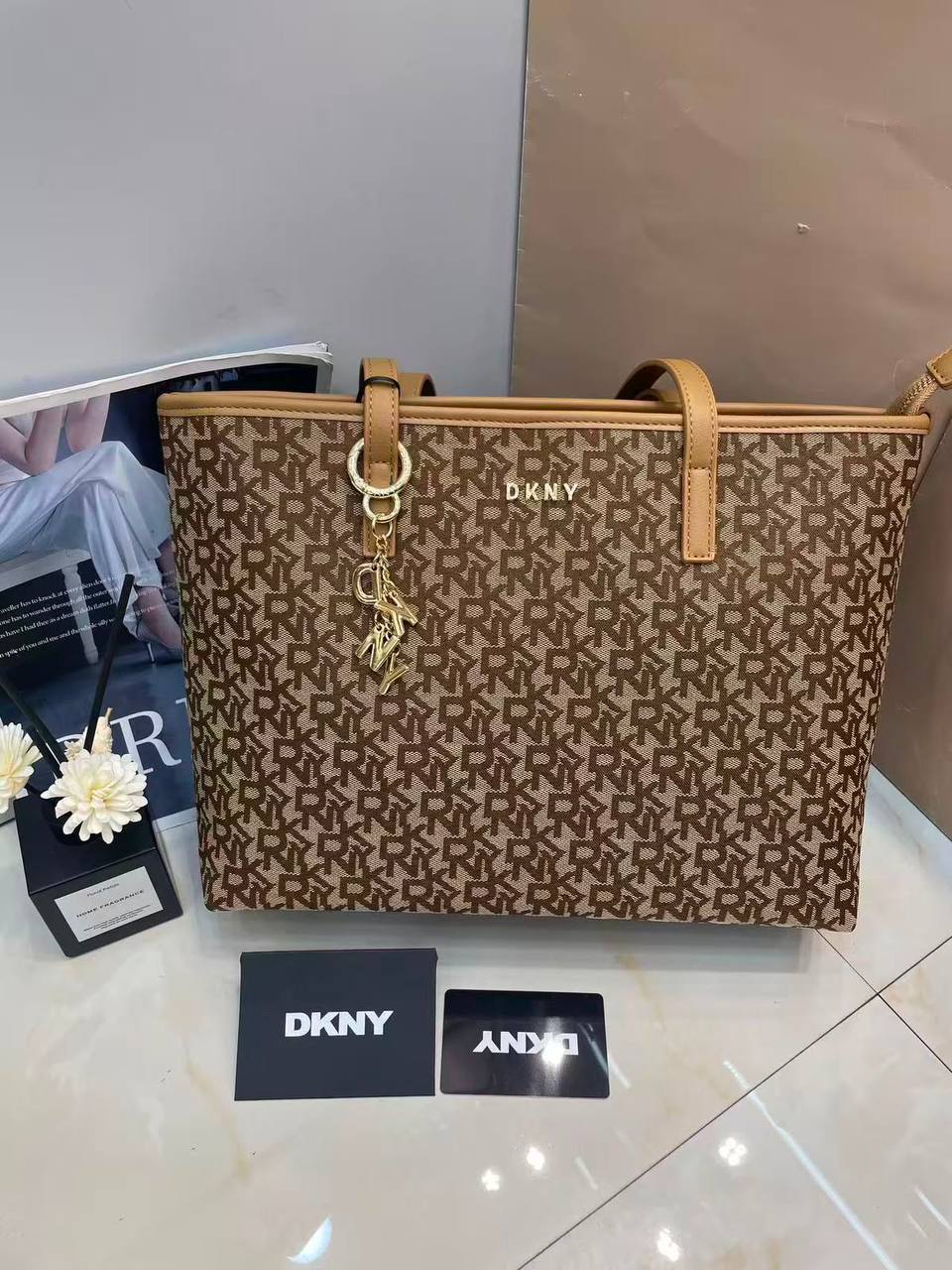 Dkny
120 dhs💓
good quality

Zain175
♥️♥️♥️