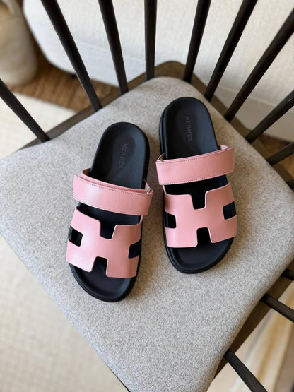 Hermes
𝑨𝑨𝑨 𝑸𝑼𝑨𝑳𝑰𝑻𝒀
𝑺𝒊𝒛𝒆 36 𝒕𝒐 41 
450 dhs✅

Zain81
♥️♥️♥️