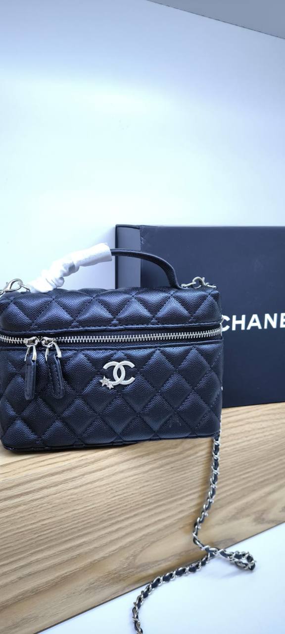 Chanel
100 dhs💓
with box

Zain203
♥️♥️♥️
