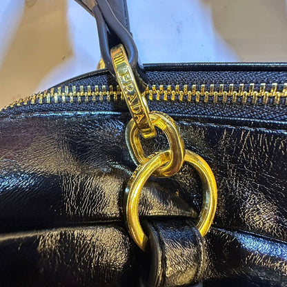 PRADA 
GOOD QUALITY 
100 dhs💛

Zain295
