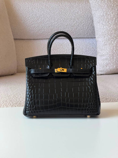 Hermes
Birkin croc 25cm💕master quality😍with box❤️
750 dhs✅

Zain52
♥️♥️♥️