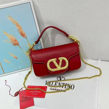 VALENTINO 
HIGH QUALITY 
WITH BOX 
110 dhs💓
Size:20cm

Zain17
♥️♥️♥️
