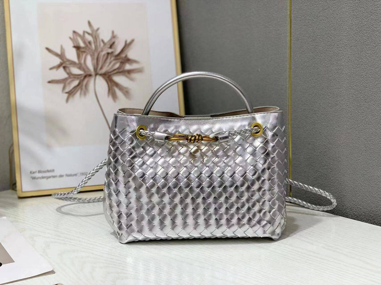 Bottega veneta  

with box 
🎁🎁🎁

100 dhs❤️

Zain177
♥️♥️♥️