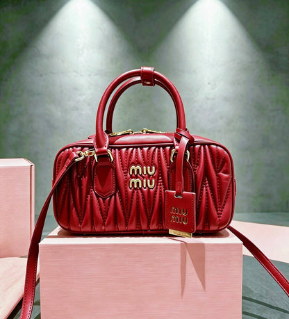 MIU MIU 

NEW CAME 
HIGH QUALITY 

WITH BOX 
115 dhs🇦🇪🇦🇪

Zain39
♥️♥️♥️