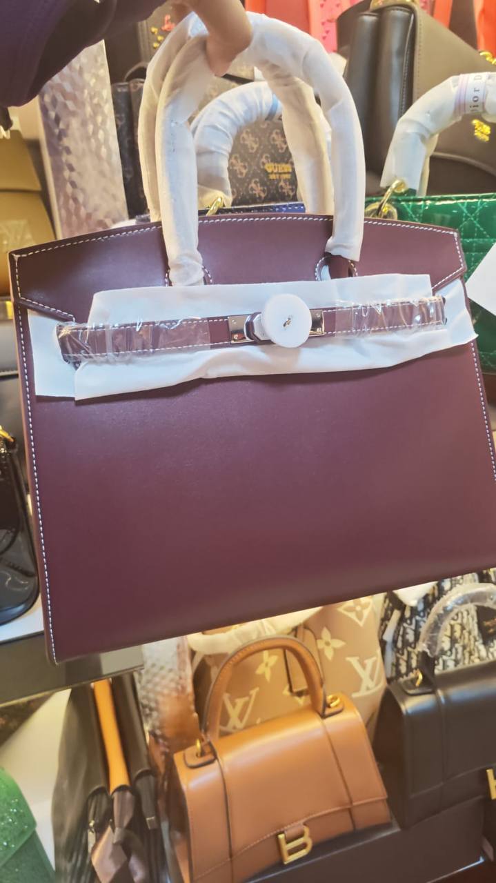Hermes
GOOD QUALITY 
120 dhs✅
SIZE 30CM

Zain200
♥️♥️♥️