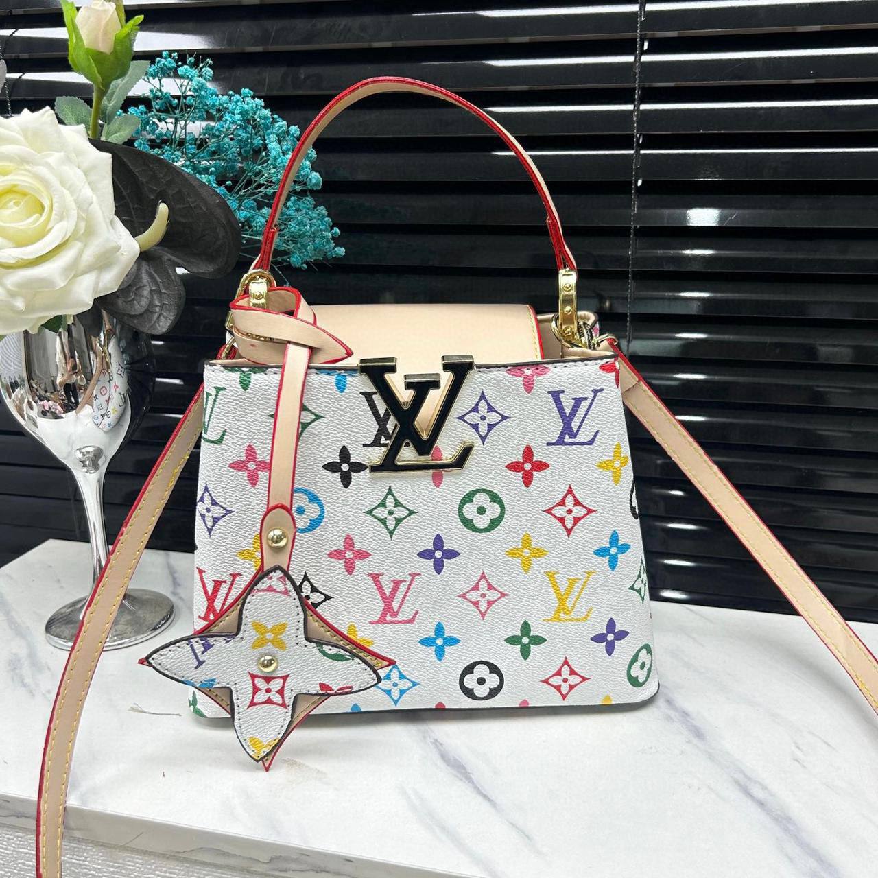 LV

85 dhs🌺

With box
🎁🎁🎁

Zain219
♥️♥️♥️