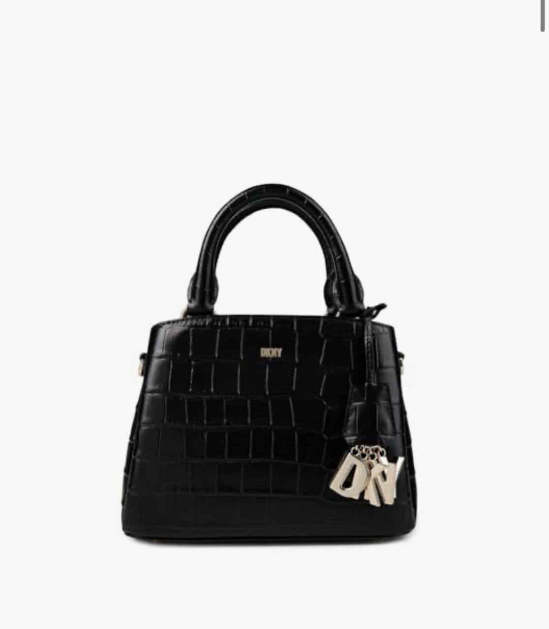 DKNY
100 dhs✅

size：22cm
Good-quality 

with box
🎁🎁🎁

Zain35
♥️♥️♥️