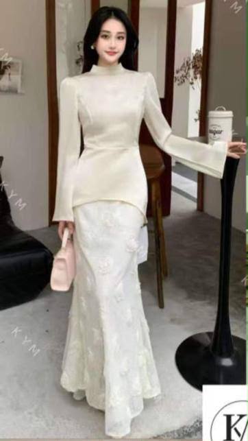 Silk  and lace dress set 
Free size 
100 dhs🇦🇪🇦🇪

Zain17
♥️♥️♥️