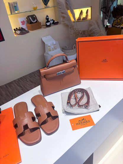 Hermes Set 
Slipper Size 36-41
160 dhs💓💓

Zain12
Zain236
💓💓💓