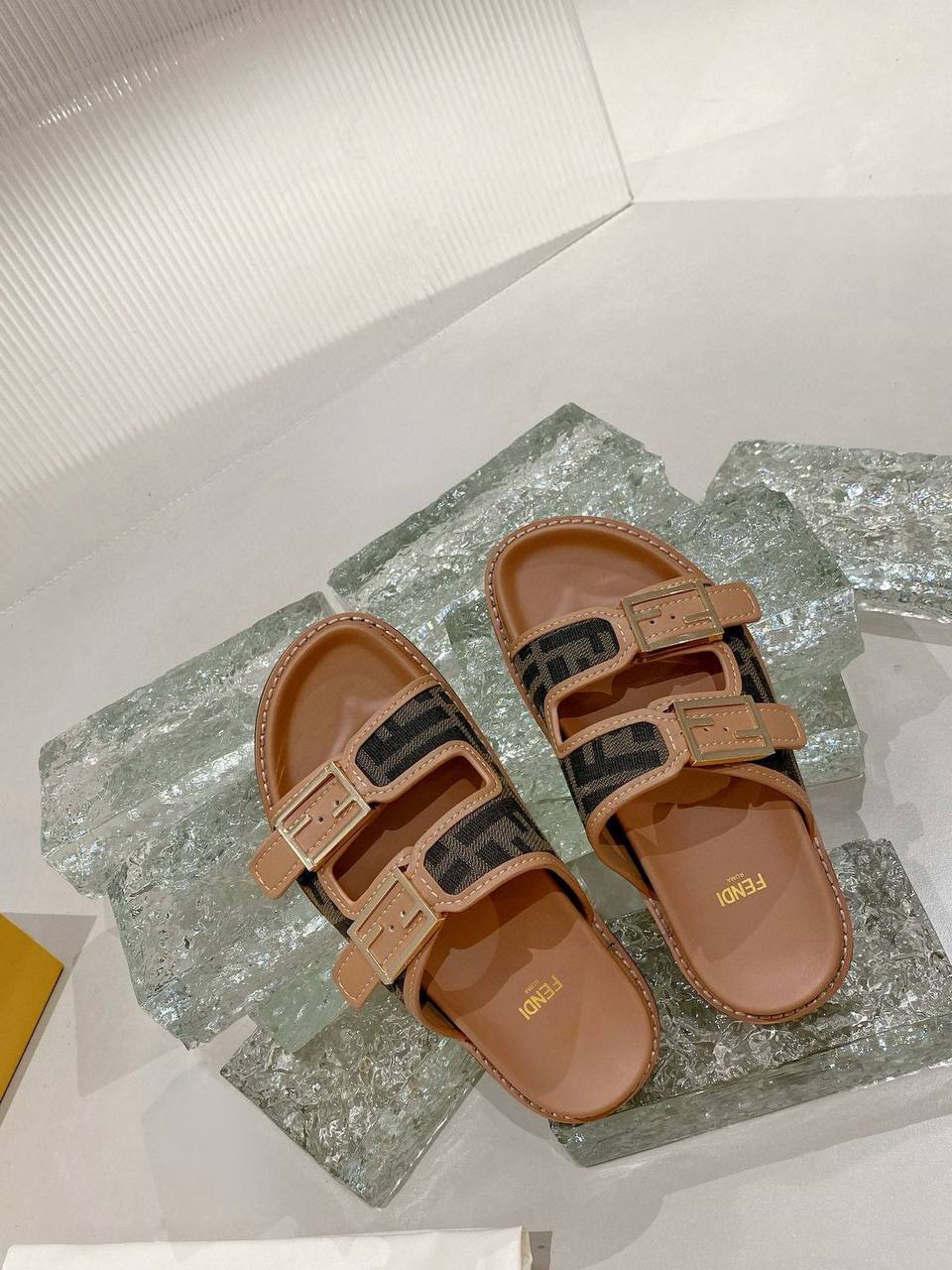 Fendi - Gucci

Size 36-42 
90 dhs🌺

Zain57
♥️♥️♥️