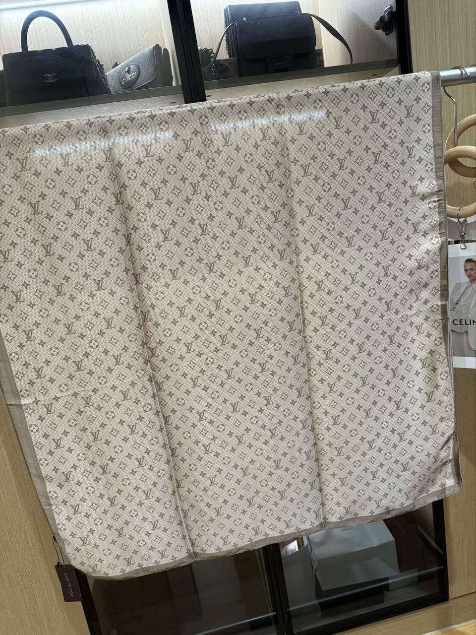 Silk scarf
40 dhs❣️

Zain60
❣️❣️❣️