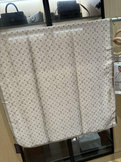 Silk scarf
40 dhs❣️

Zain60
❣️❣️❣️