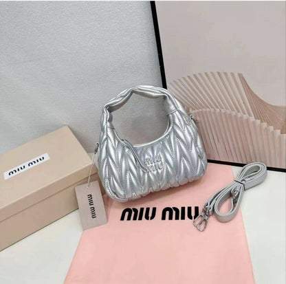 Miu Miu
withbox 
100 dhs🇦🇪🇦🇪

Zain143
♥️♥️♥️