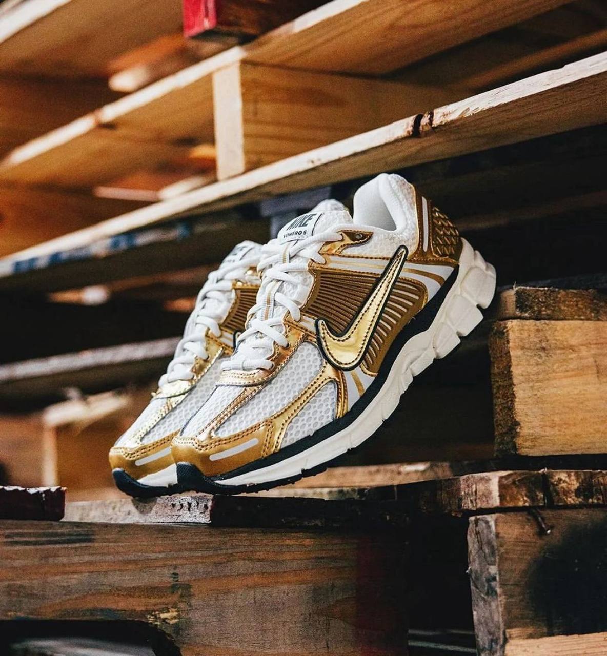 Nike Zoom Vomero 5 Metallic Gold 下，
Size 36-40 ，
180 dhs✅

Zain18
♥️♥️♥️